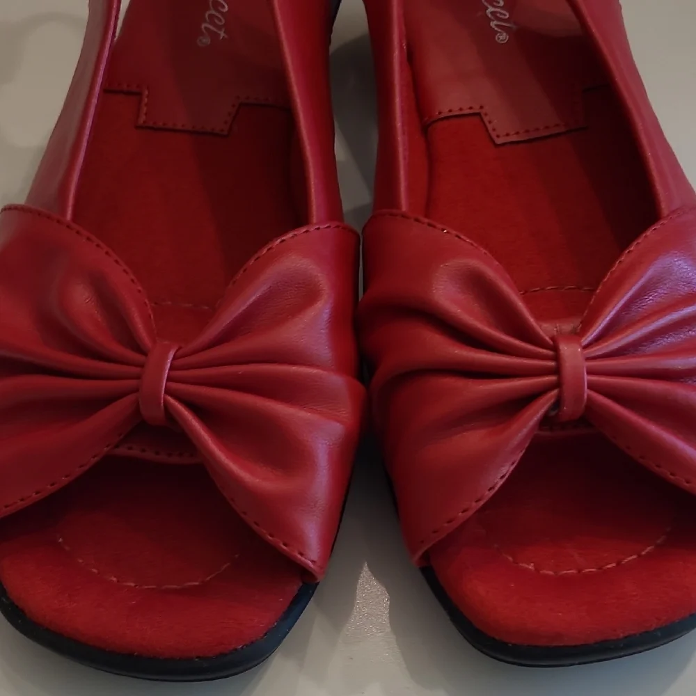 Easy Street Soft Red slingback Wedge Sandals Block Heels Ankle Strap Retro NWOT